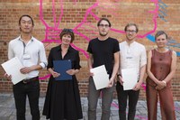 Stipendiaten der Humboldt-Universitäts-Gesellschaft mit Stifterin Gisela Röver und Präsidentin Sabine Kunst
