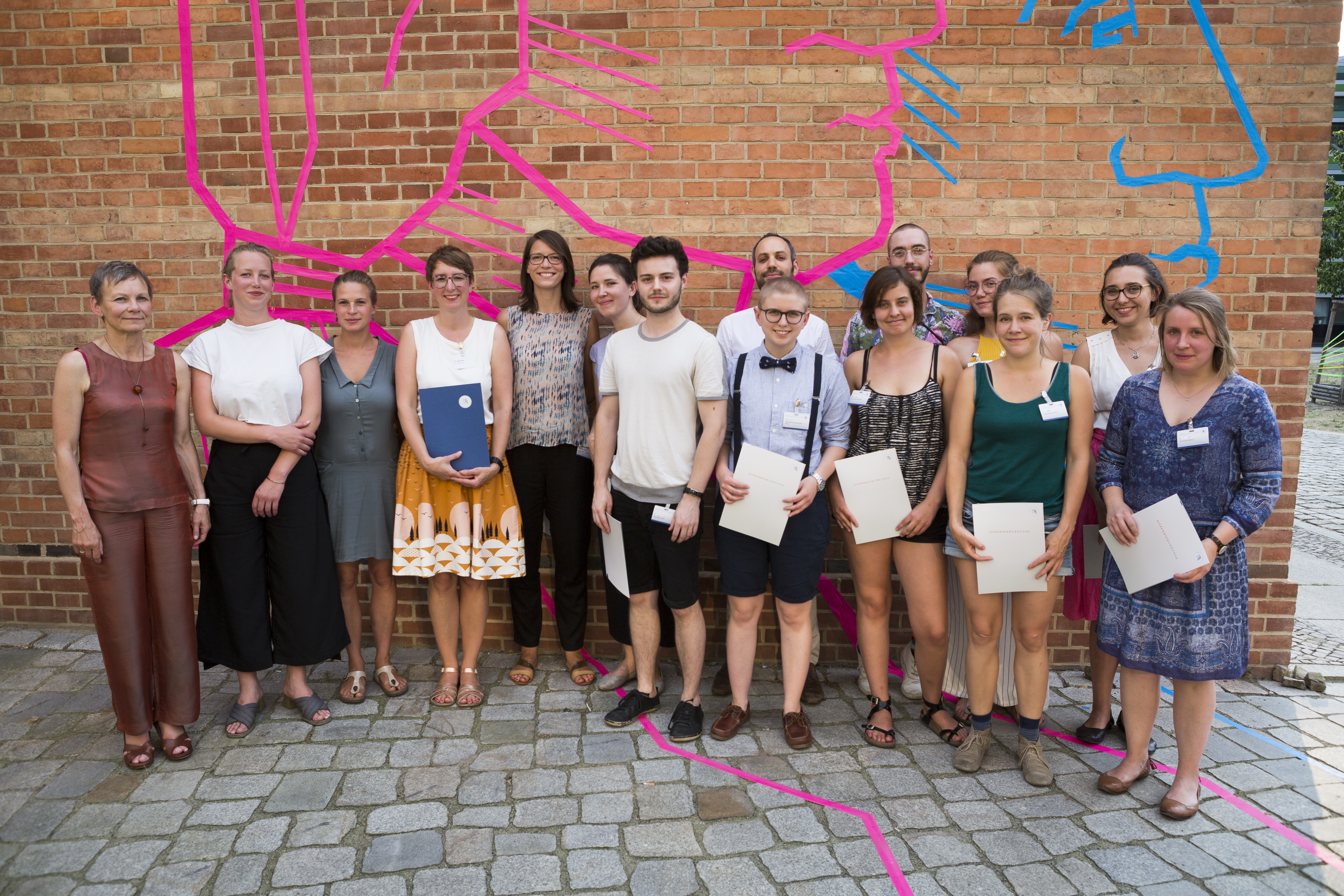 Stipendiat_innen der Themenklasse "Natur der Wahrnehmung - Kunst der Täuschung" der Schering Stiftung mit Dr. Katja Naie der Schering Stiftung, Koordinatorinnen der Themenklasse und Präsidentin Sabine Kunst