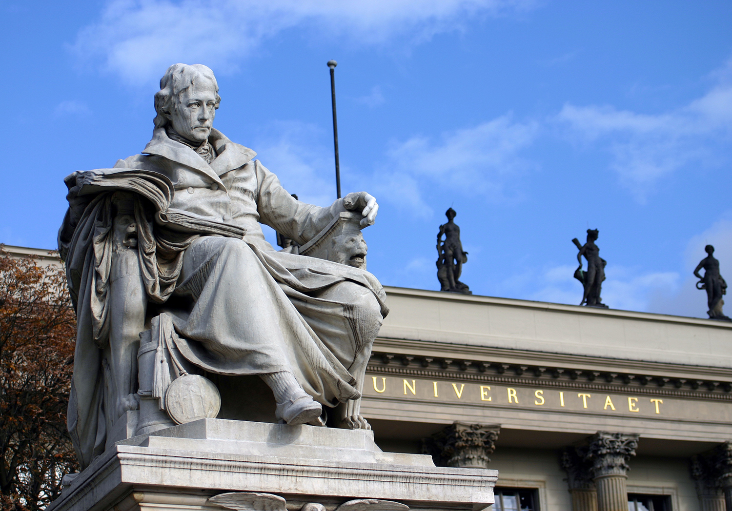 20041027 Wilhelm von Humboldt Denkmal Foto Heike Zappe ©HU Berlin 3 Bearbeitet