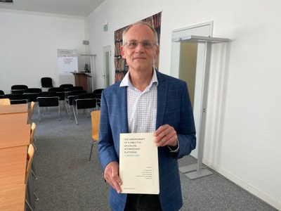 professor-dannemann-und-das-plattform-gesetz.text.image0