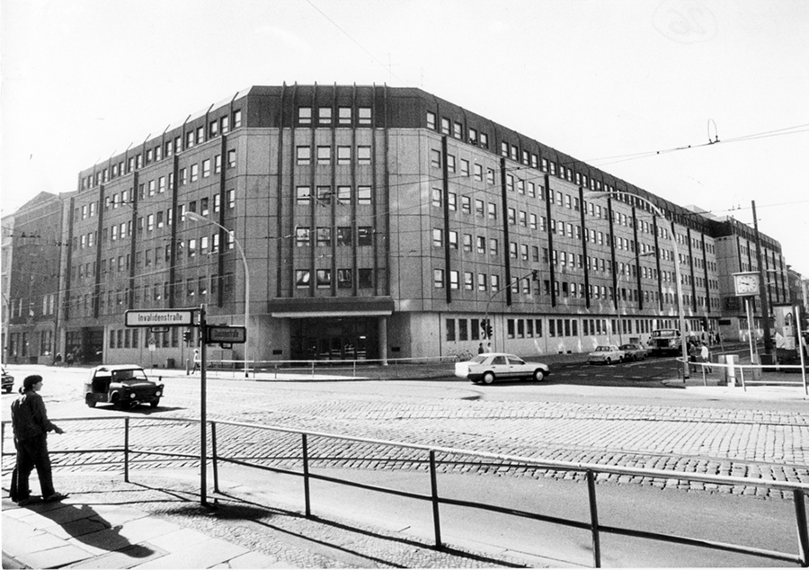 1989: Sektion Elektronik-Physik in der Chausseestraße in Berlin-Mitte