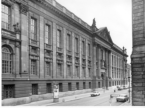 Blick auf die alte Universitätsbibliothek