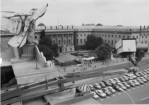 Kamera auf dem Dach der  "Kommode" bis 1990 mit Blick auf das HU-Hauptgebäude