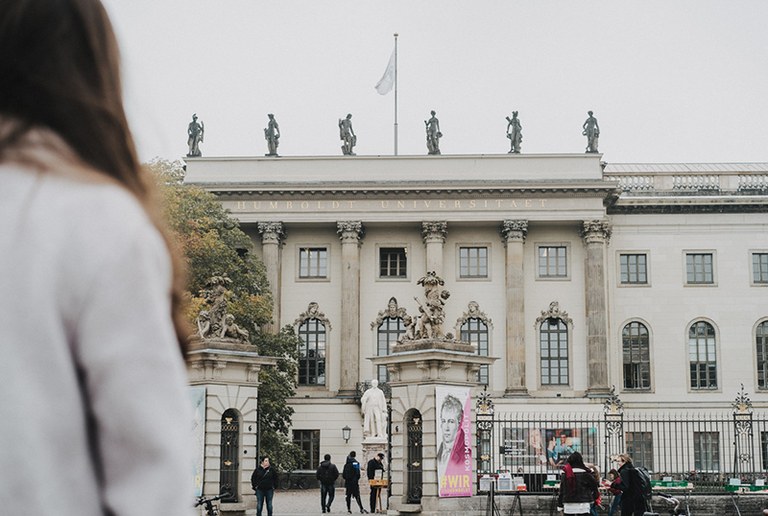 2019_HU_Hauptgebäude_Foto der Studienberatung_Ben Gross-Newsletter.jpg
