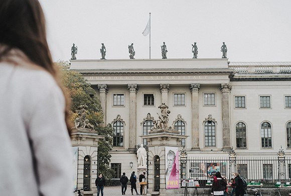 2019_HU_Hauptgebäude_Foto der Studienberatung_Ben Gross-Newsletter_1.jpg