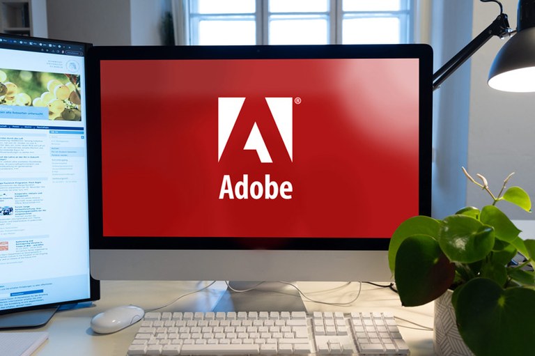 adobe_lizenz_computer_schreibtisch_stefan_klenke_05.jpg