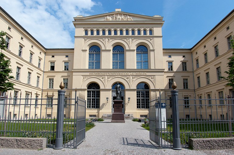 hu_info_ehrenhof_IQB.jpg