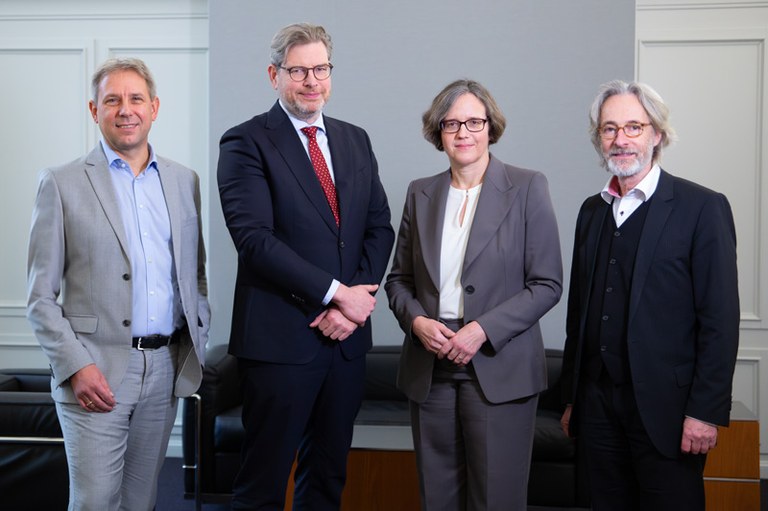 hu_info_praesidium_Stefan_Klenke-181817-edit_02_crop.jpg