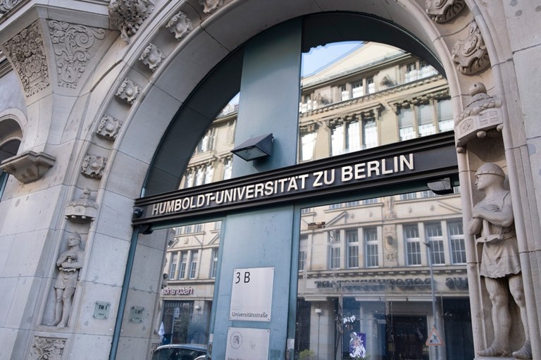 hu_info_RS8197_campus_mitte_universitaetsstraße_stefan_klenke_2023-8820-lpr.jpg