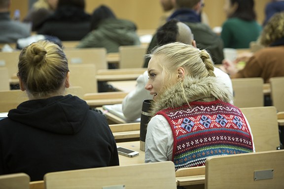 Vorlesung in der WiWi Fakultät-Foto_Matthias Heyde--1-klein.jpg