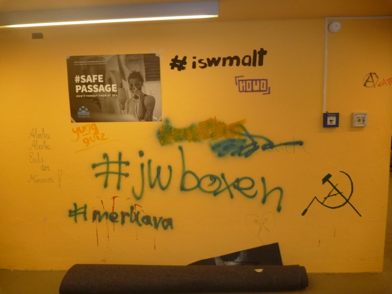 Schmierereien an den Wänden im besetzten ISW
