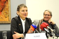 Sabine Kunst und Michael Seadle, Vorsitzender des Konzils, beim Pressegespräch