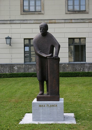 20070615 Enthüllung Max Planck Denkmal im Ehrenhof Foto Martin Ibold ©HU Berlin 28
