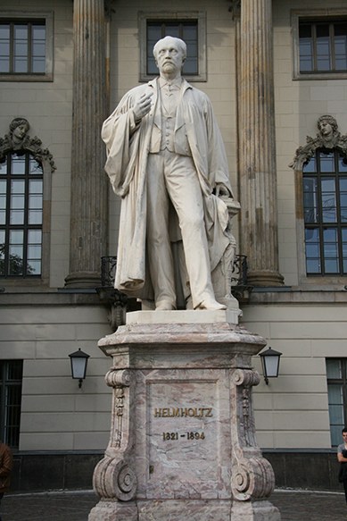 20140929  Helmholtz Denkmal im Ehrenhof der HU  Foto Martin Ibold HU Berlin 21