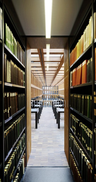 Jacob-und-Wilhelm-Grimm-Zentrum, Bücherregale
