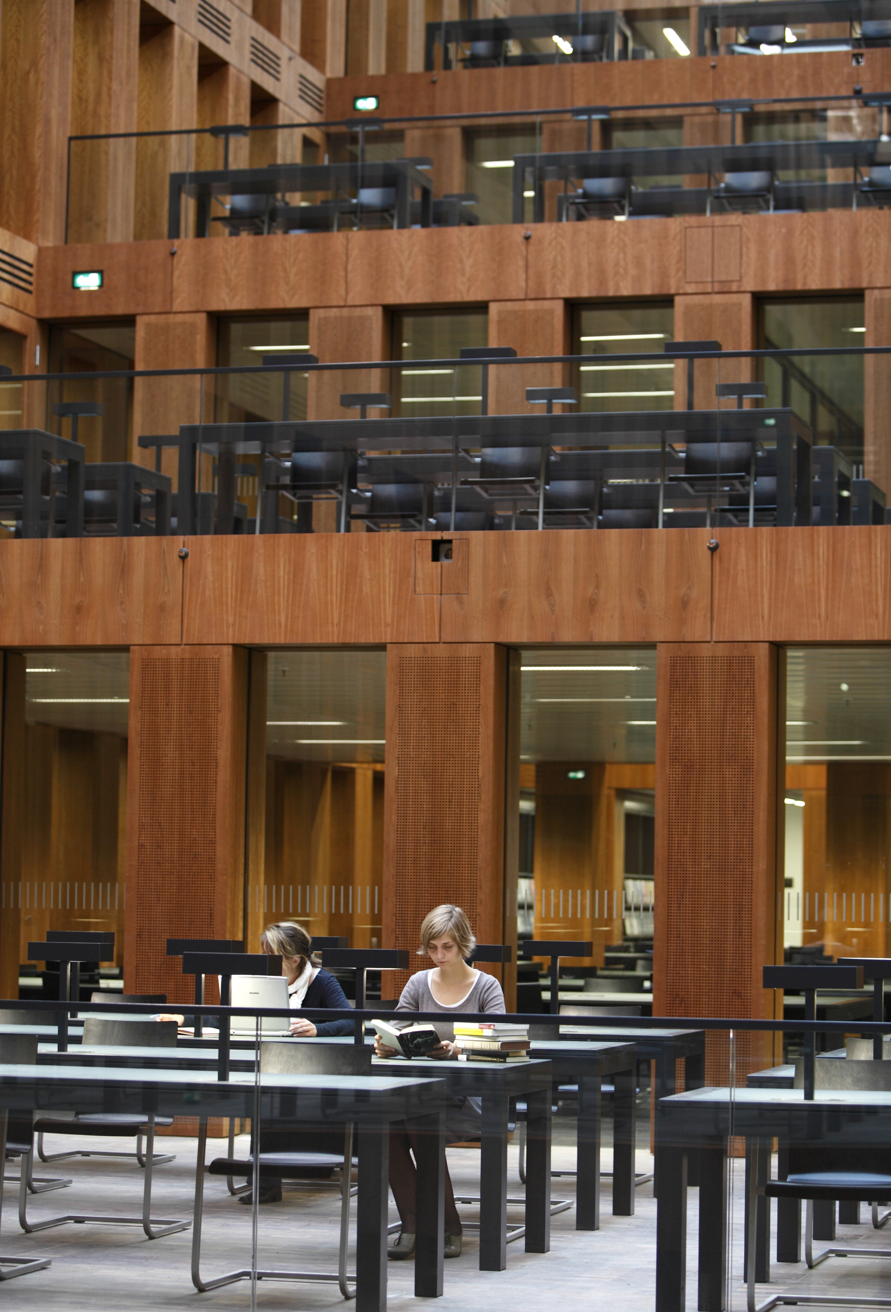 Jacob-und-Wilhelm-Grimm-Zentrum, Lesesaal.