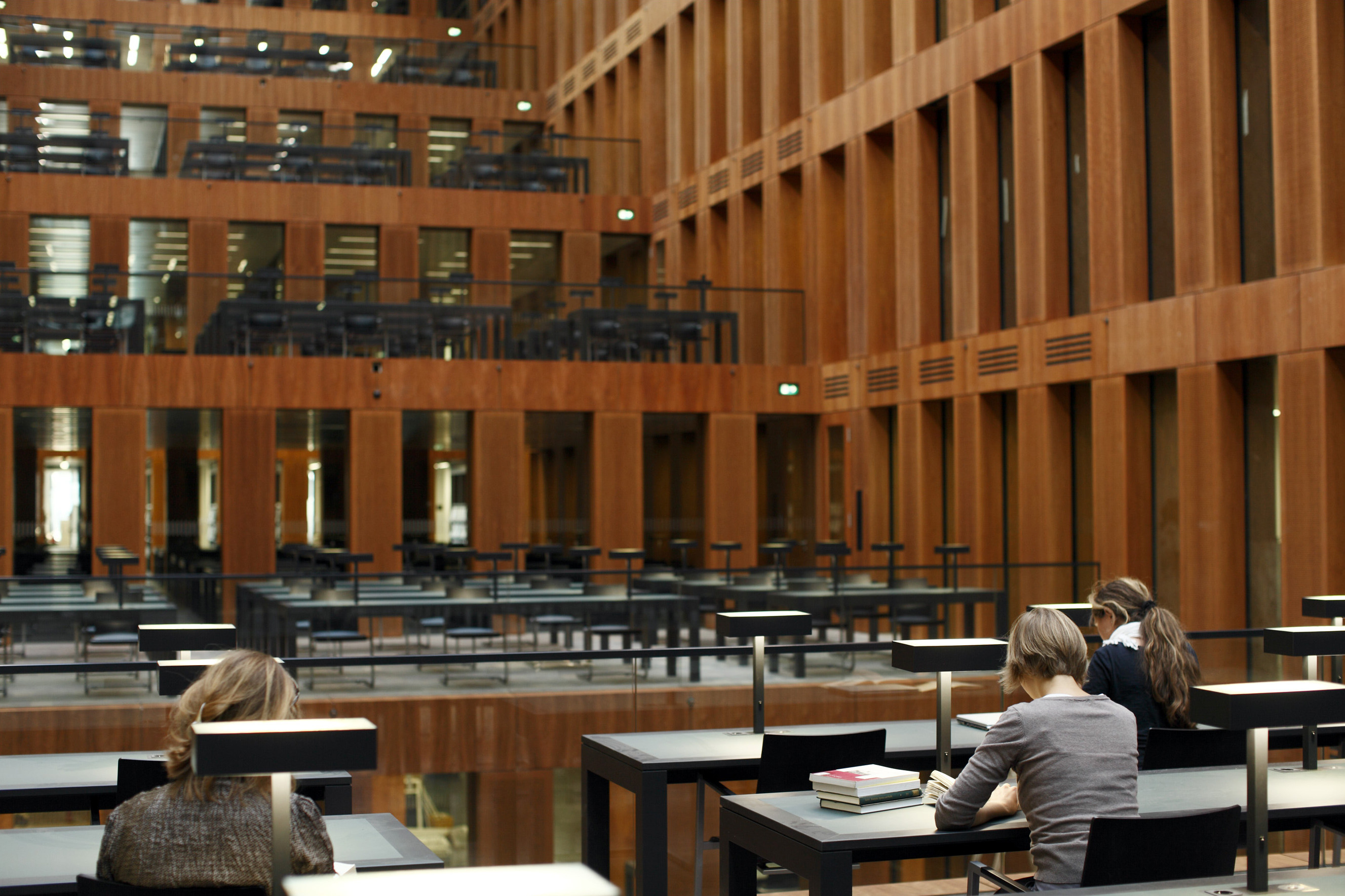 Jacob-und-Wilhelm-Grimm-Zentrum, Lesesaal.