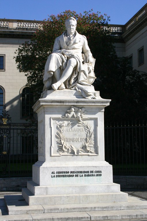 Denkmal Alexander von Humboldts vor dem Hauptgebäude Alexander von Humboldt