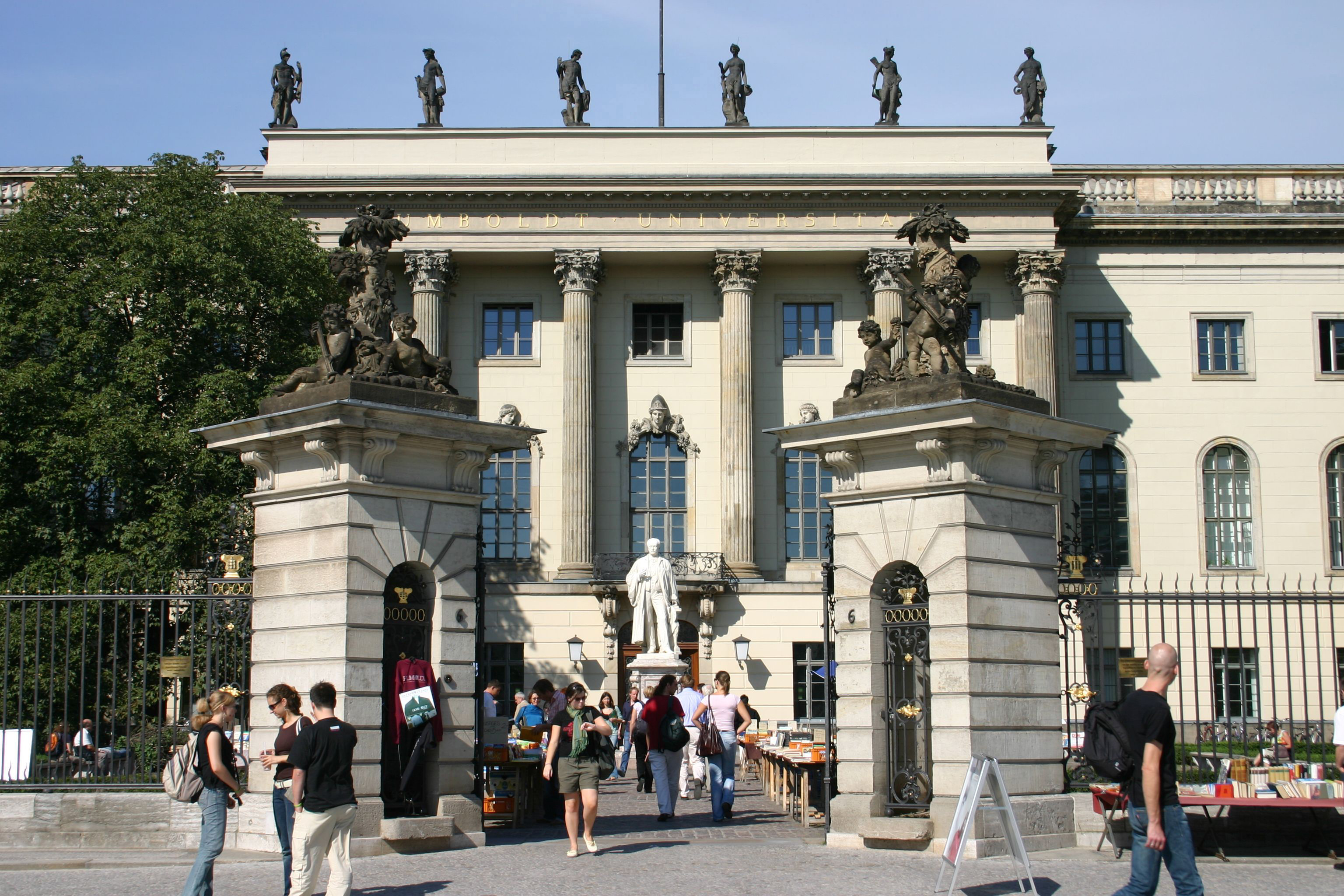 Humboldt-Universität zu Berlin, Hauptgebäude, Unter den Linden 6