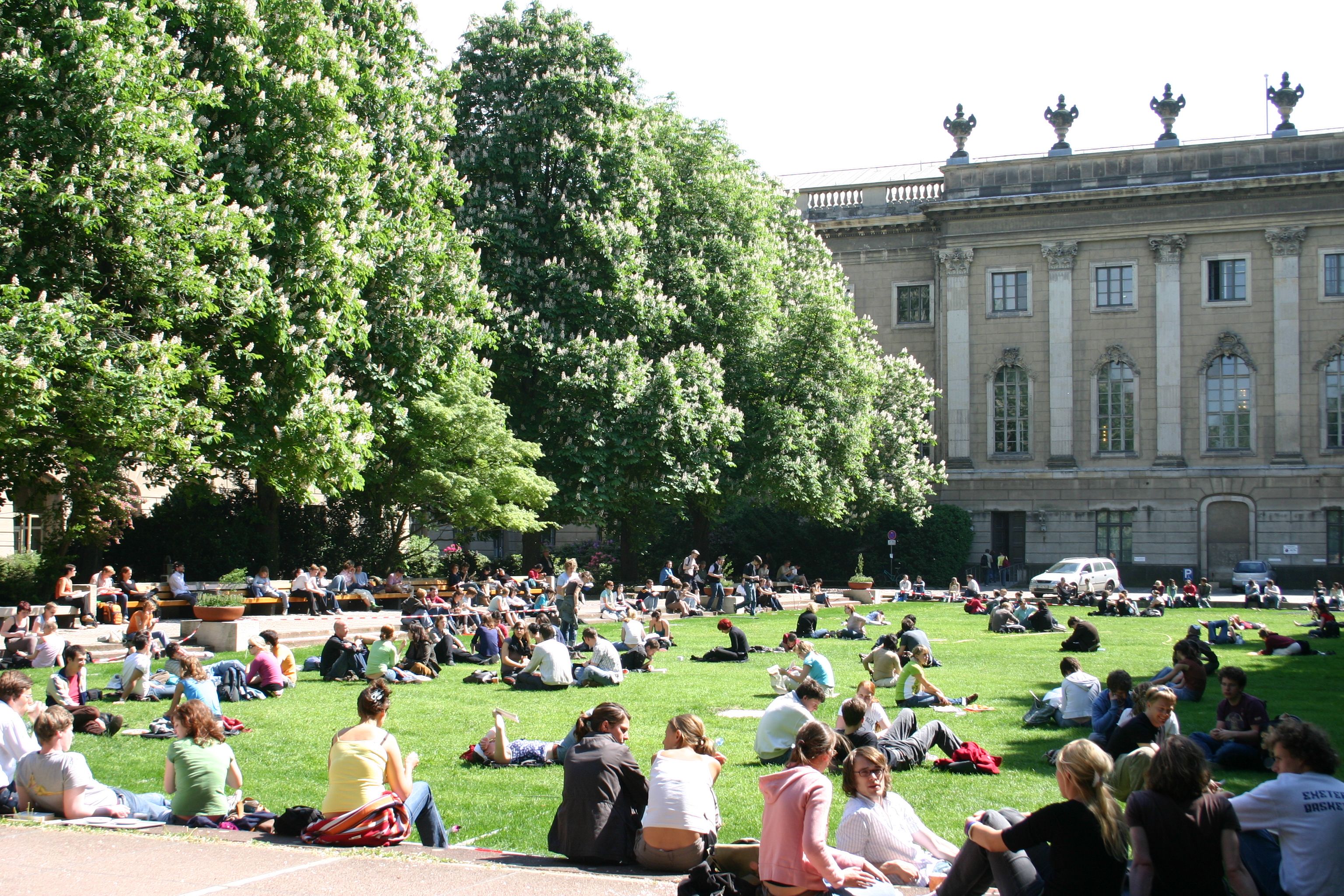 Humboldt-Universität zu Berlin, Hauptgebäude, Innenhof