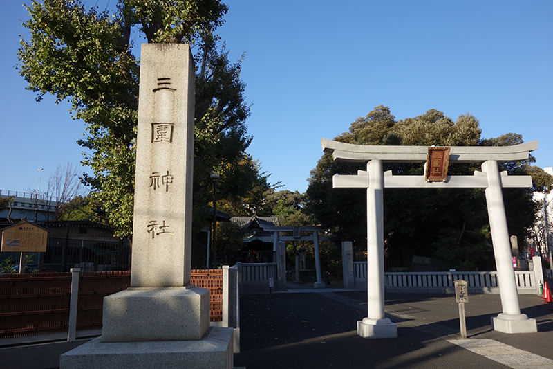 Ogai 3 Gedenkstein für Wilhelm Höhn heute im Mimeguri Schrein in Tokio (Foto des Eingangs mit weißen Torii).