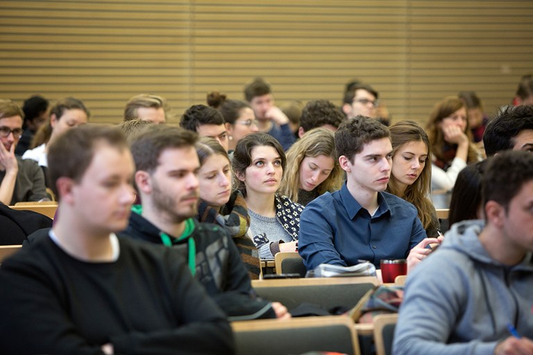 Studierende im Hörsaal