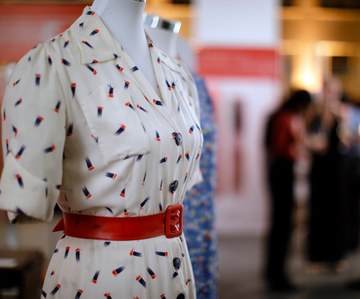 Kleid aus der Ausstellung "Brennender Stoff"