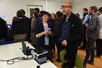 Ein Mann mit einer Brille zum Eyetracking