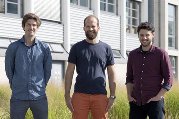 16D146 5 Das Gründerteam Oliver Reimann, Robert Zitterbart und Dominik Sarma (v.l.n.r.) auf dem Campus der Bundesanstalt für Materialforschung und -prüfung (BAM)
