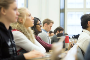 Studierende in einer Vorlesung
