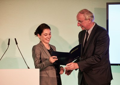 Saskia Schäfer bei der Preisverleihung mit Wilhelm Krull 
