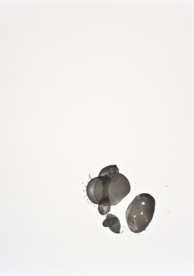 Atem und Tusche mit Zutaten auf Papier