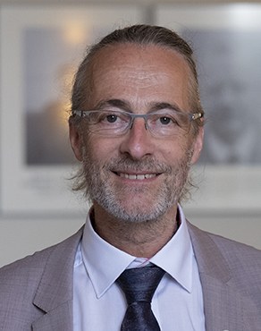 hu19 ChristophSchneider DSF4047 PassfotoFormat