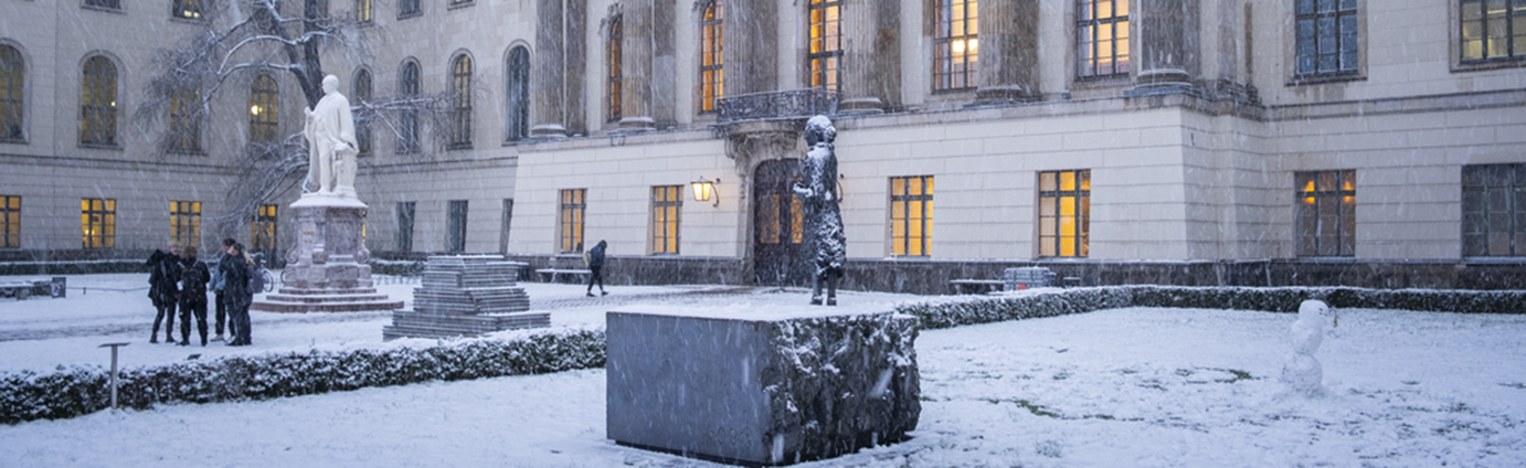 Hauptgebäude der Humboldt-Universität im Schnee