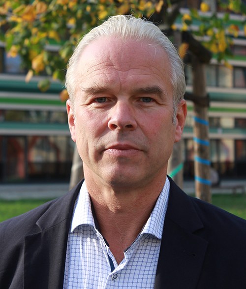 Porträt Grethe, Hintergrund divers.JPG