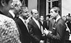 Gründung des Großbritannien-Zentrums 1995 Der Prince of Wales 1995 an der Humboldt-Universität, im Gespräch mit dem früheren Britischen Botschafter in Deutschland Sir Nigel Broomfield, Prof. Dr. Jürgen Schlaeger und Prof. Dr. Günter Walch.