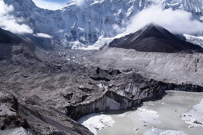 PM Gletscherseen_Nepal_Imja_calvingfront_kl.jpg Alternativtext