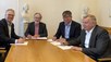 Unterzeichnung des Memorandum of Understanding (MoU) zur Gründung des Berlin Battery Lab am 7. Mai 2025 an der Humboldt-Universität zu Berlin (HU). Von links nach rechts: Prof. Dr. Ulrich Panne, Präsident der Bundesanstalt für Materialforschung und -prüfung (BAM), Prof. Dr. Christoph Schneider, Vizepräsident für Forschung der HU, Prof. Dr. Bernd Rech, wissenschaftlicher Geschäftsführer des Helmholtz Zentrums Berlin (HZB), und Thomas Frederking, kaufmännischer Geschäftsführer des HZB (Foto: Uta Sommer/HU).
