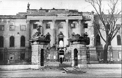 web_kriegsschaden_hauptgebaeude_nr2_1947-1.jpg