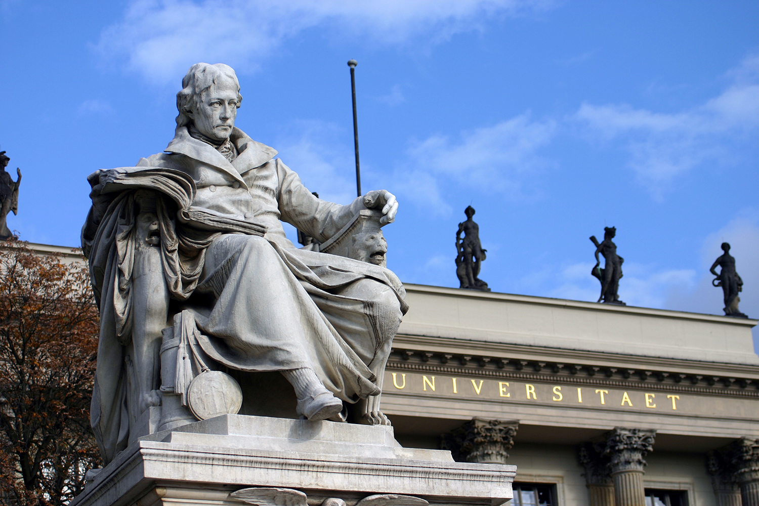 20041027 Wilhelm von Humboldt Denkmal Foto Heike Zappe ©HU Berlin 3