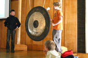 kinderuni_gong_zappe.jpg
