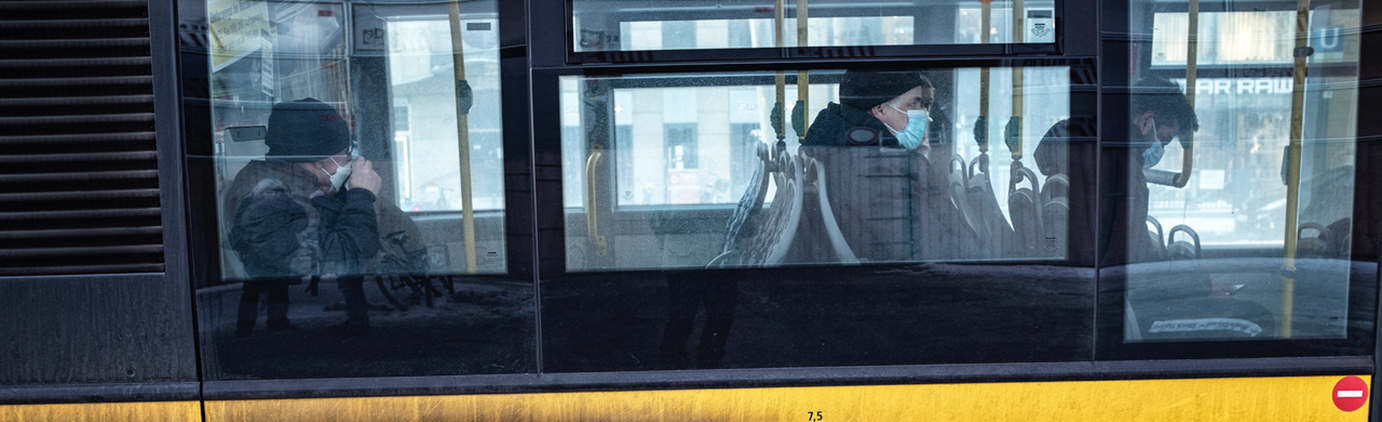 Corona Menschen im Bus