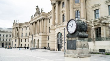 Juristische Fakultät 3 Juristische Fakultät der Humboldt-Universität, "Kommode"