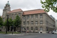 Wirtschaftswissenschaftliche Fakultät 2
