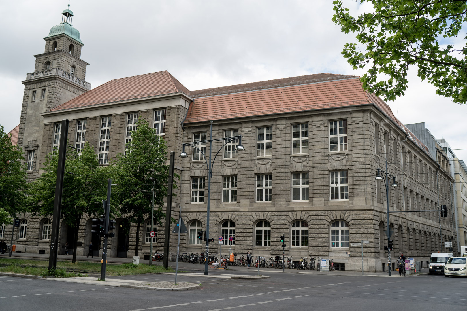 Wirtschaftswissenschaftliche Fakultät 2