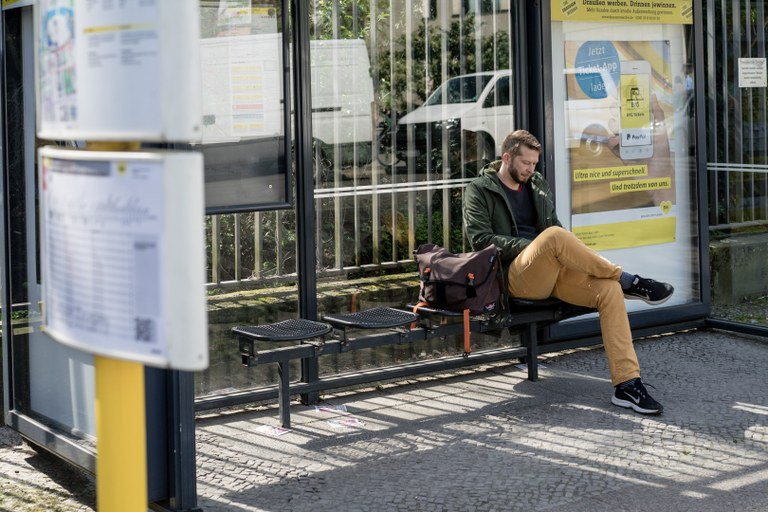 Warten auf den Bus