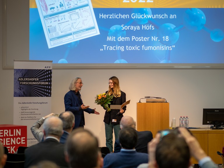 PB112782 Preisträgerin.jpg