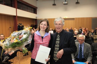 Dissertationspreis 2012 Preisträgerin Charlotte Giesen mit Staatssekretär Dr. Knut Nevermann