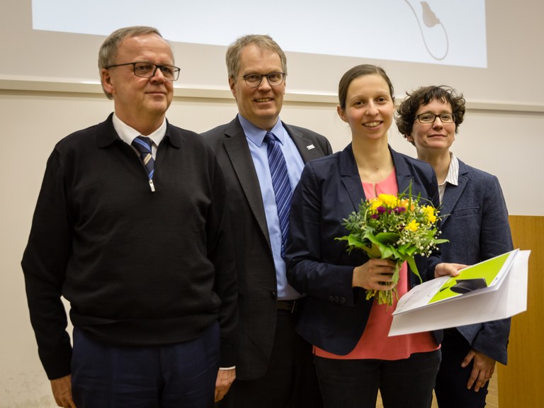 Prof. Rademann, Prof. Panne, Preisträgerin Dr. Fischer und Dr. Emmerling