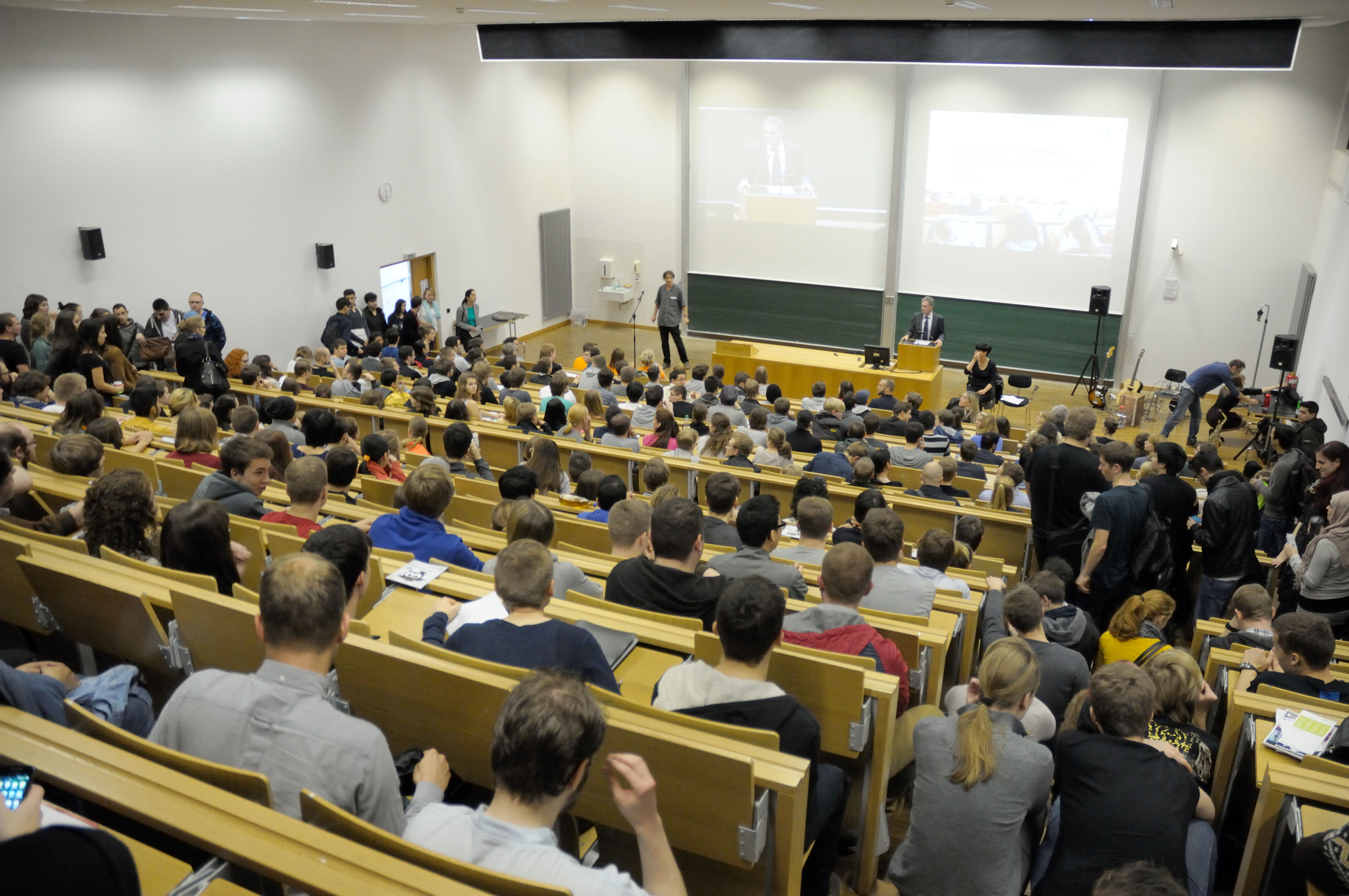 Willkommen im Großen Hörsaal des Erwin Schrödinger-Zentrums